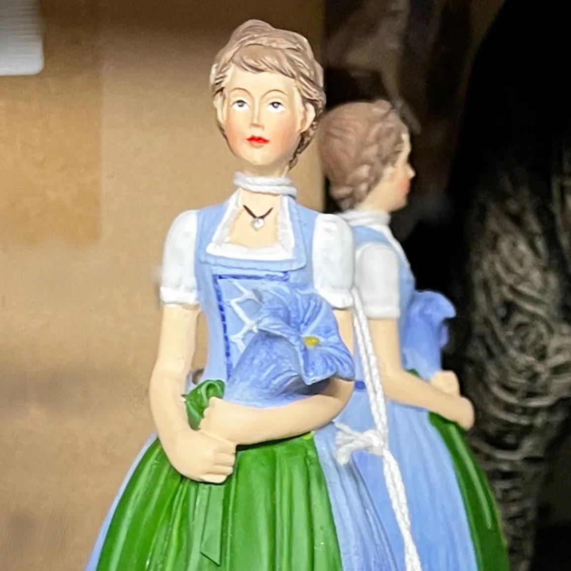 Deko Blumenmädchen Enzian, Enzianmädchen, lila-grün, 12cm, Hänger, Fiebiger Floristik