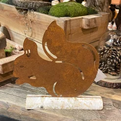 Deko Eichhörnchen auf Baumstamm, Rost Eichhörnchen auf Birkenholz, 20cm