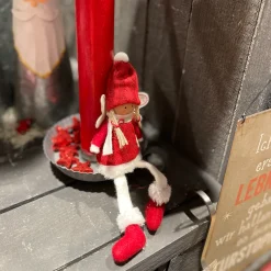 Deko Engel mit Strickkleid, Winterpüppchen gestrickt, Schlackerbeine, rot-weiß, 18cm, Kantenhocker