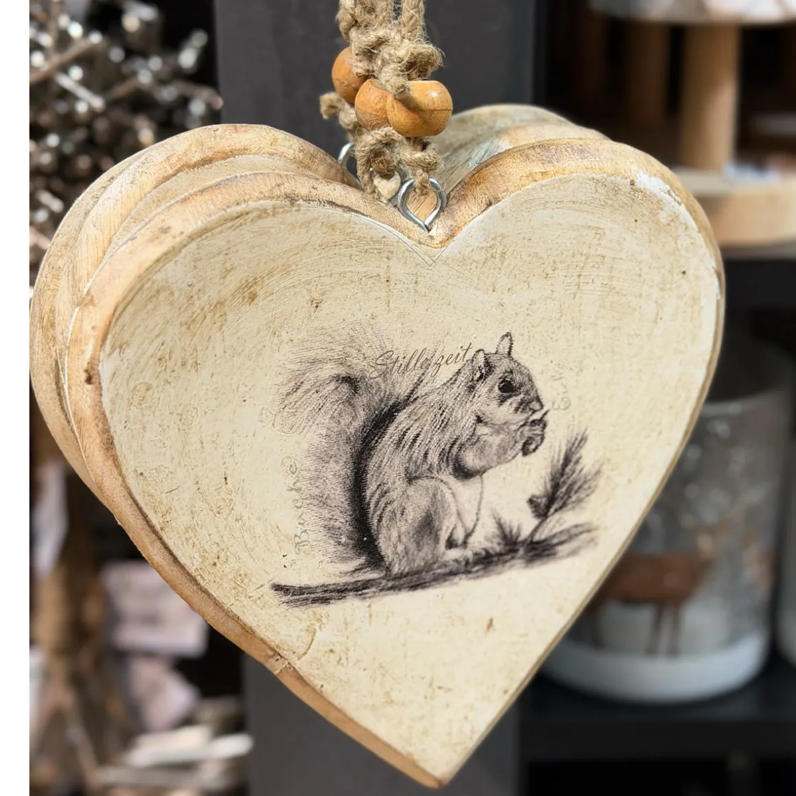 Deko Herz Nostalgielook, Holzherz mit Eichhörchen used look, 18x20cm, Hänger