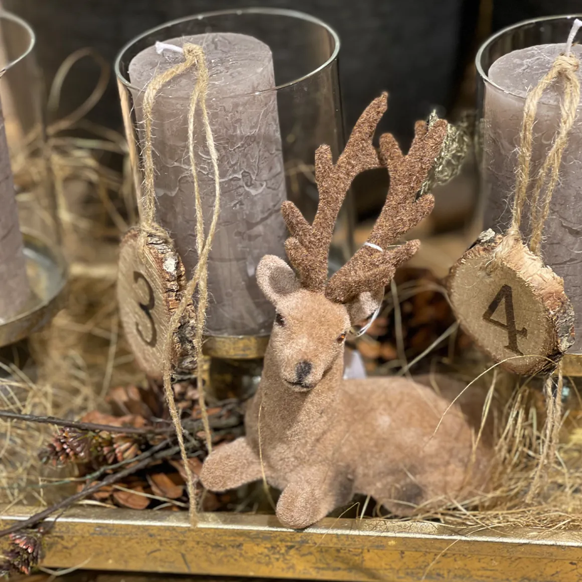 Deko Hirsch, Hirsch samtlook, braun beflockt, liegend, 14cm