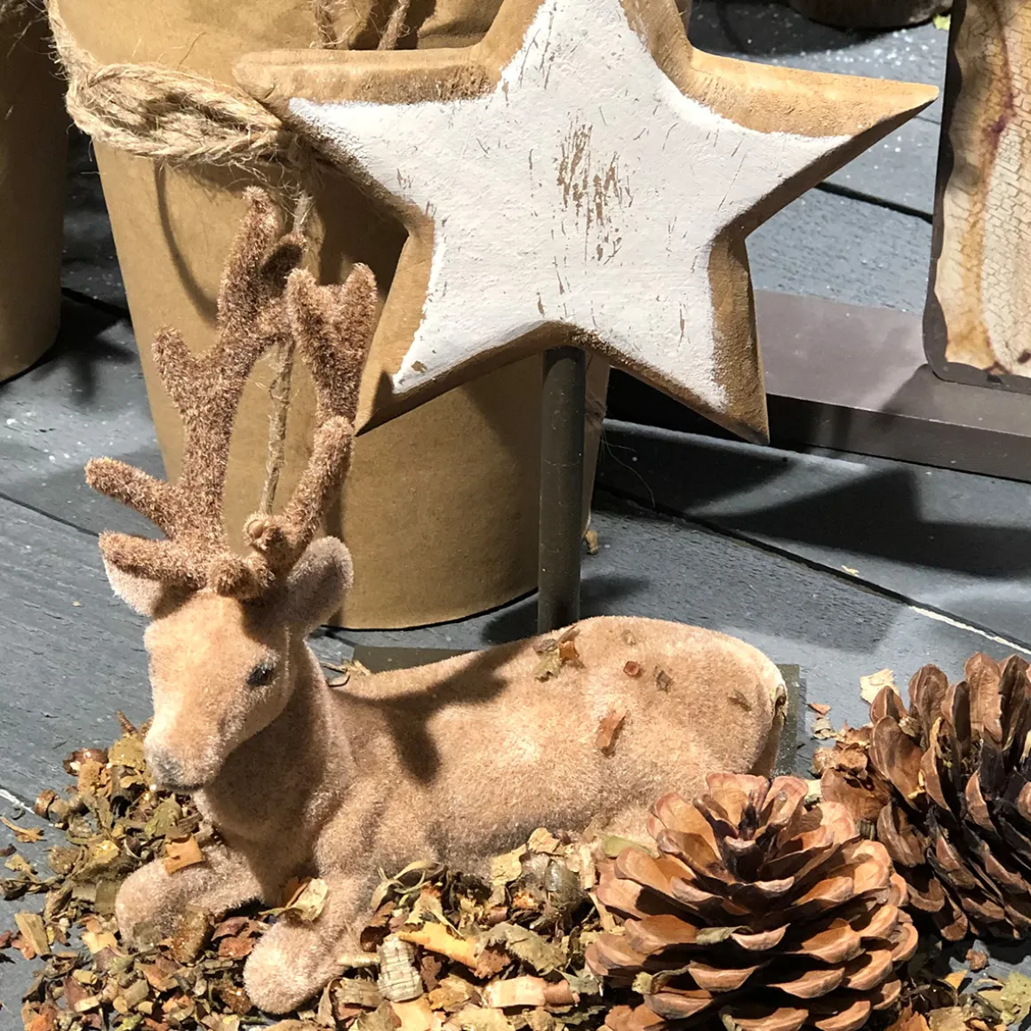 Deko Hirsch, Hirsch samtlook, braun beflockt, liegend, 14cm