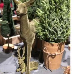 Deko Hirsch, Hirsch samtlook, grün beflockt, liegend, 14cm