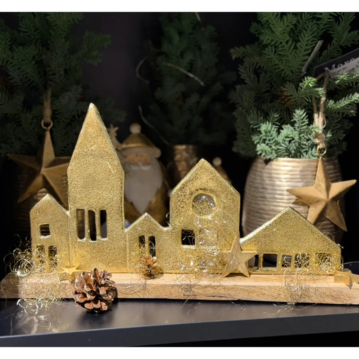 Deko Häuserzeile mit Kirche, Aufsteller Häuser und Kirche, gold, 38cm, Holz-Metall