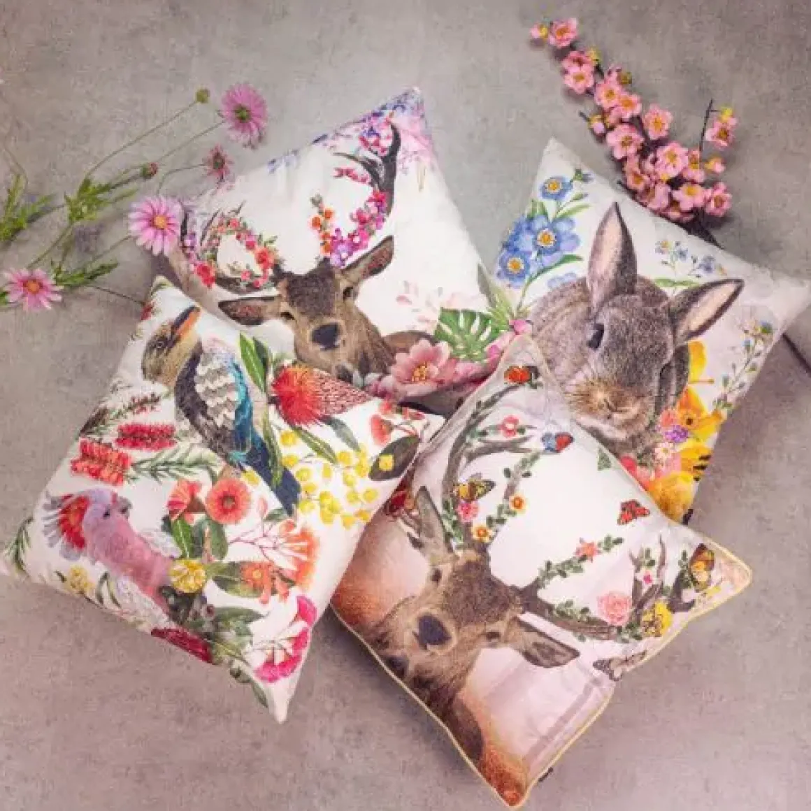 Deko Kissen Hirsch Fleury, Hirsch mit Blumengeweih und Schmetterlinge, 45x45cm, Mars & More