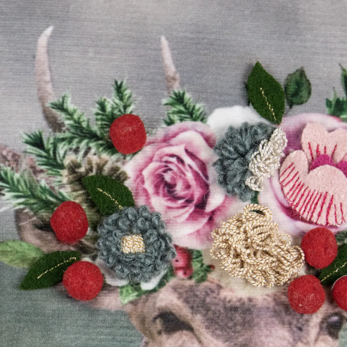 Deko Kissen Hirsch Fleury, Rotwild Hirsch mit Blumen, 45x45cm, Mars & More