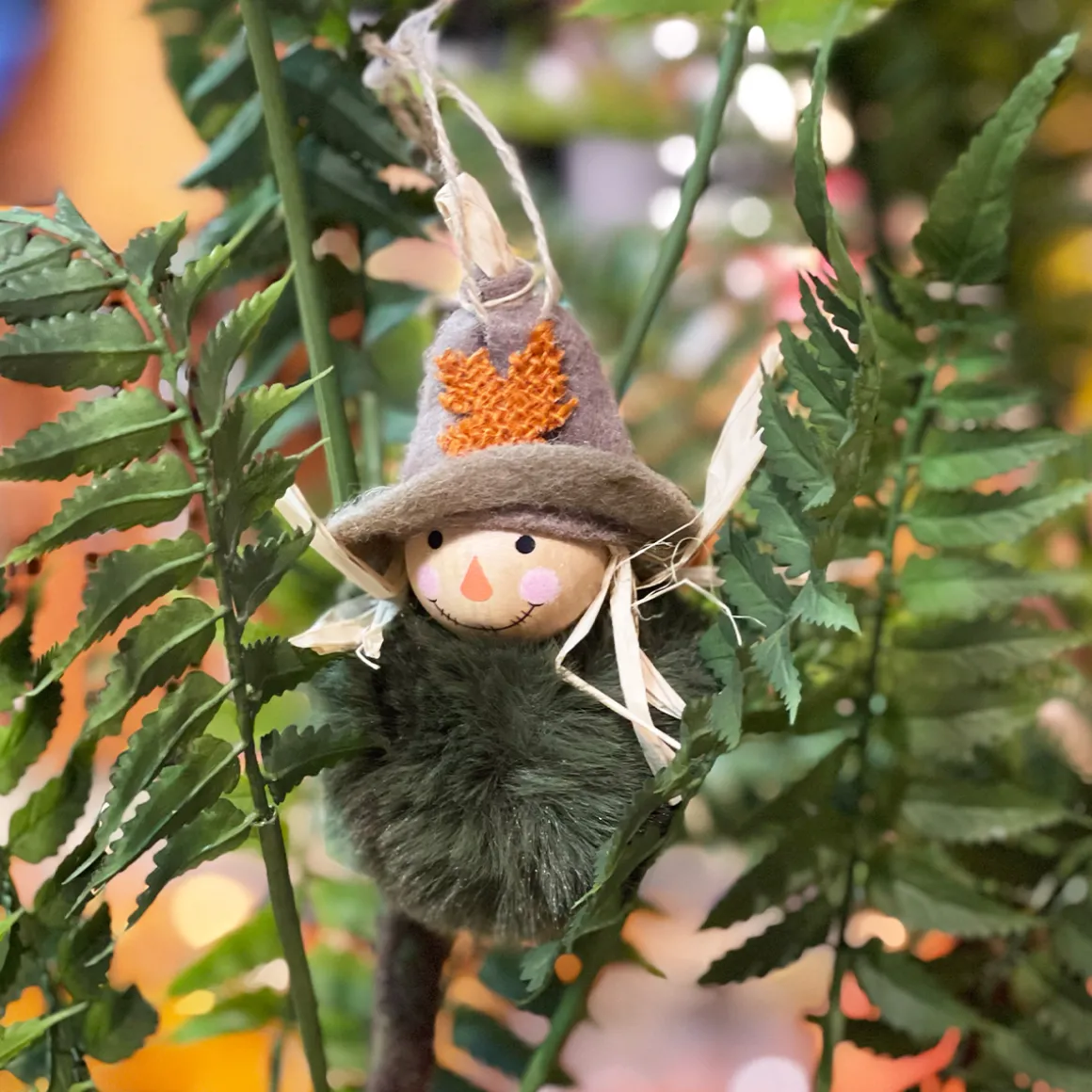 Deko Vogelscheuchen Halloween, Plüsch Vogelscheuche orange und grün, 12cm, Hänger