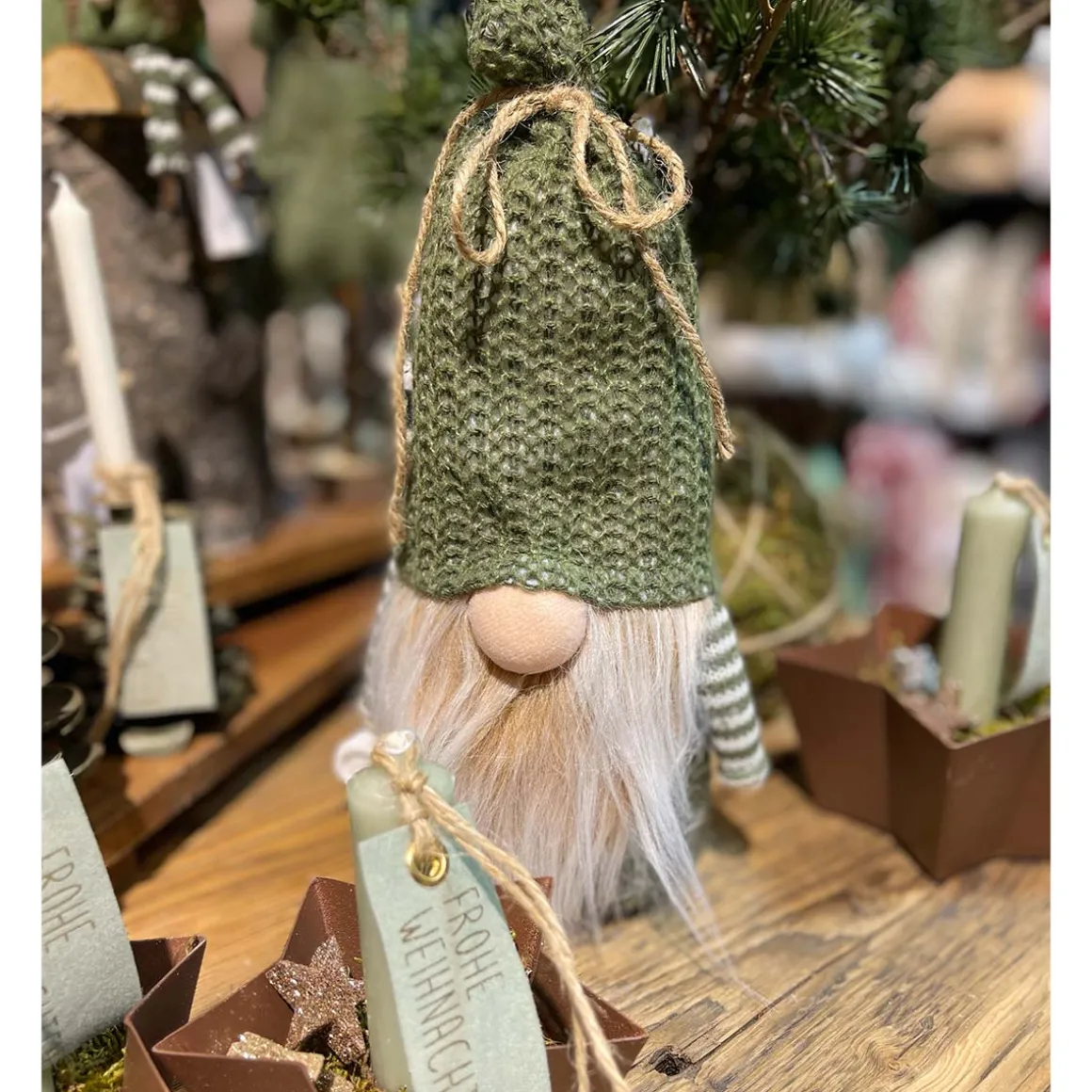 Deko Wichtel, Weihnachtswichtel mit Kaffeebecher to go, 36cm