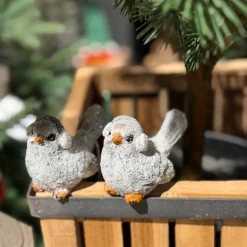 Deko Wintervogel beschneit, Vogel mit Ohrschützer und Glimmer, 9x8cm, Keramik