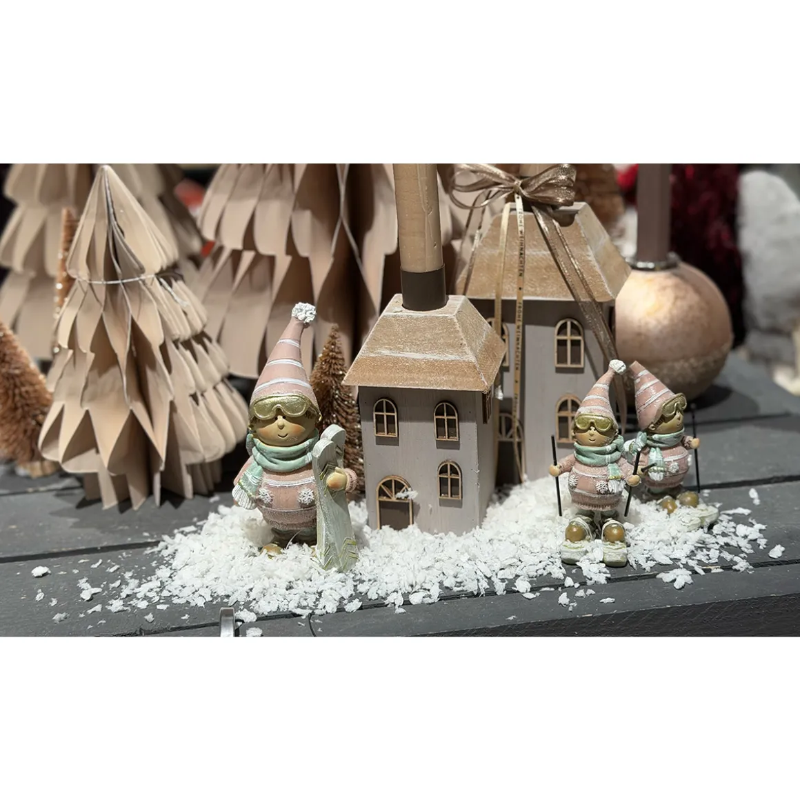 Dekofigur Skifahrer mit Skibrille, Winterkind mit Ski und Riesenpulli, 10cm