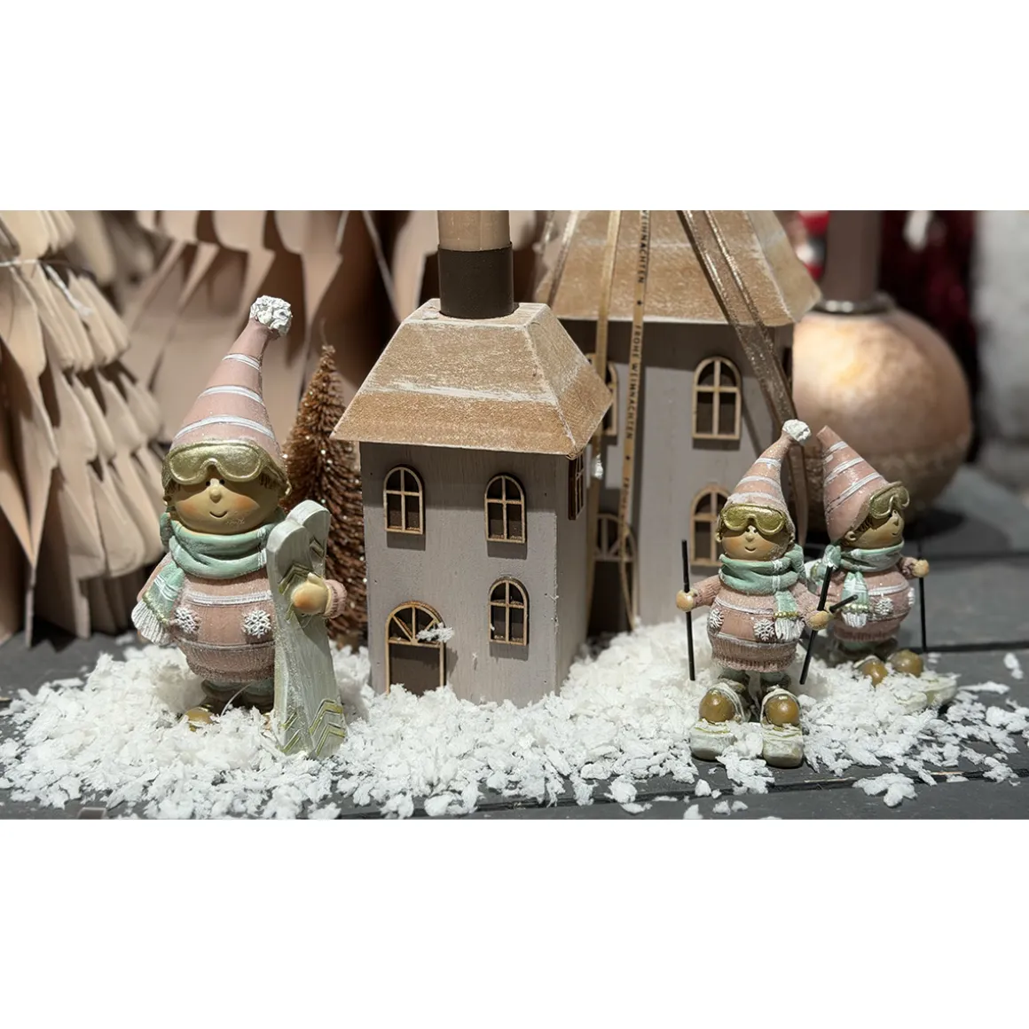 Dekofigur Skifahrer mit Skibrille, Winterkind mit Ski und Riesenpulli, 12cm