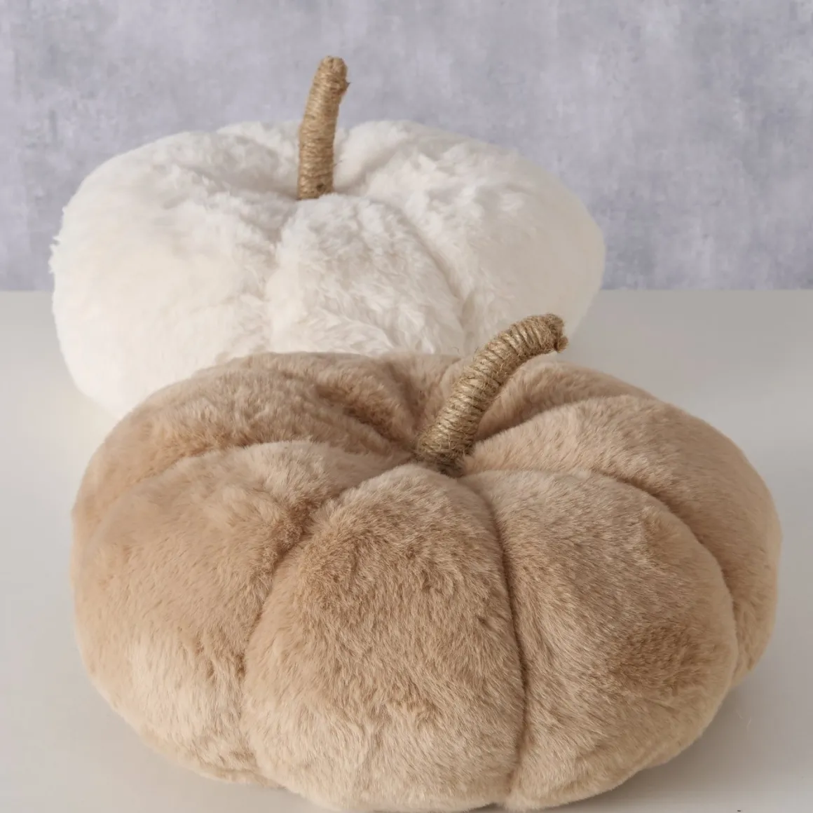 Deko Kissen Kürbis Johanne braun oder weiß, Plüschkissen in kürbisform, 30cm, Boltze Home Collection