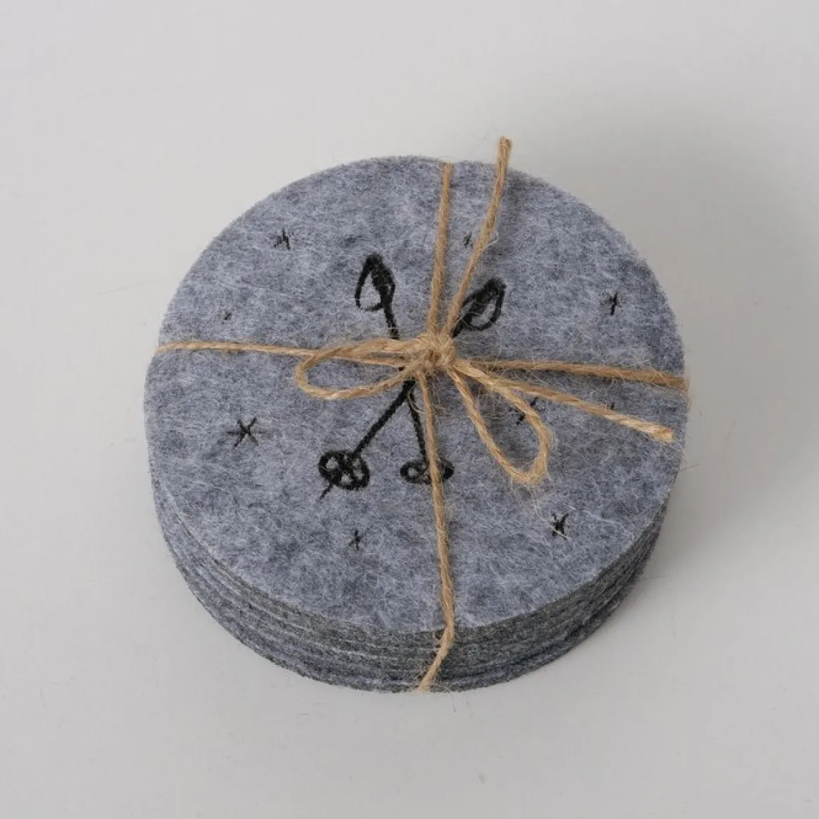 Filz Untersetzer Mountains Skistöcke, Ø10cm, Boltze Home Collections