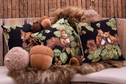 Gobelin Kissen Eichhörnchen, Eichhörnchen mit Tannenzapfen, schwarz, 45x45cm, Mars & More