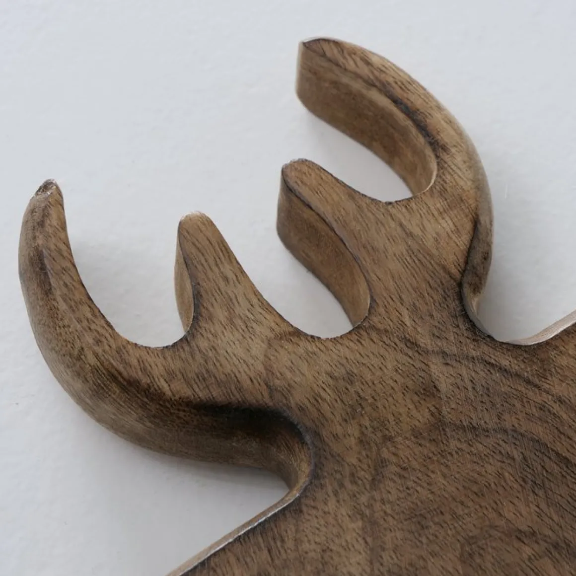 Holzbrett Hirsch Vaasa, Holz Schneidebrett mit Geweih, 22x40cm, Mangoholz, Boltze Home Collections
