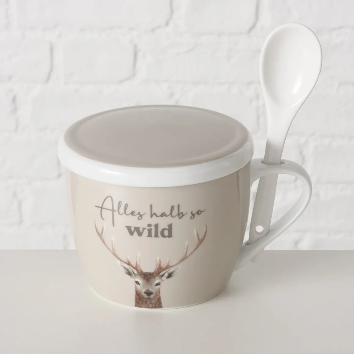 Jumbobecher Hirsch, Porzellanbecher mit Henkel, Deckel und Löffel, Alles halb so wild, Boltze Home Collections