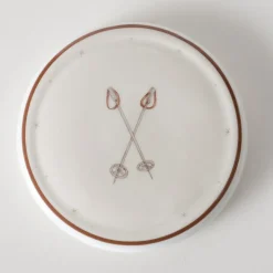 Jumbobecher Mountains Skistöcke, Henkelbecher mit Löffel und Deckel, 600ml, Boltze Home Collections