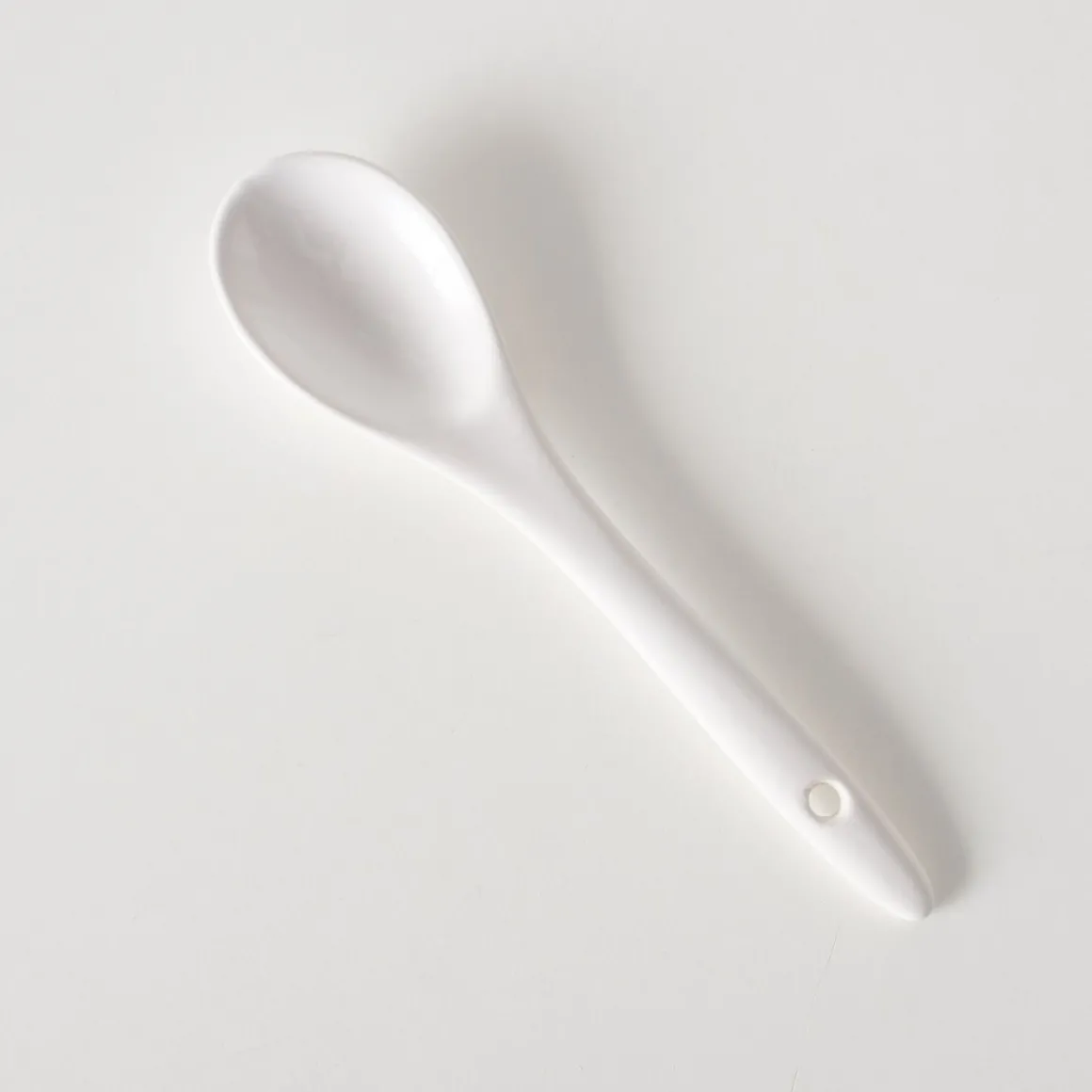 Jumbobecher Mountains Skistöcke, Henkelbecher mit Löffel und Deckel, 600ml, Boltze Home Collections