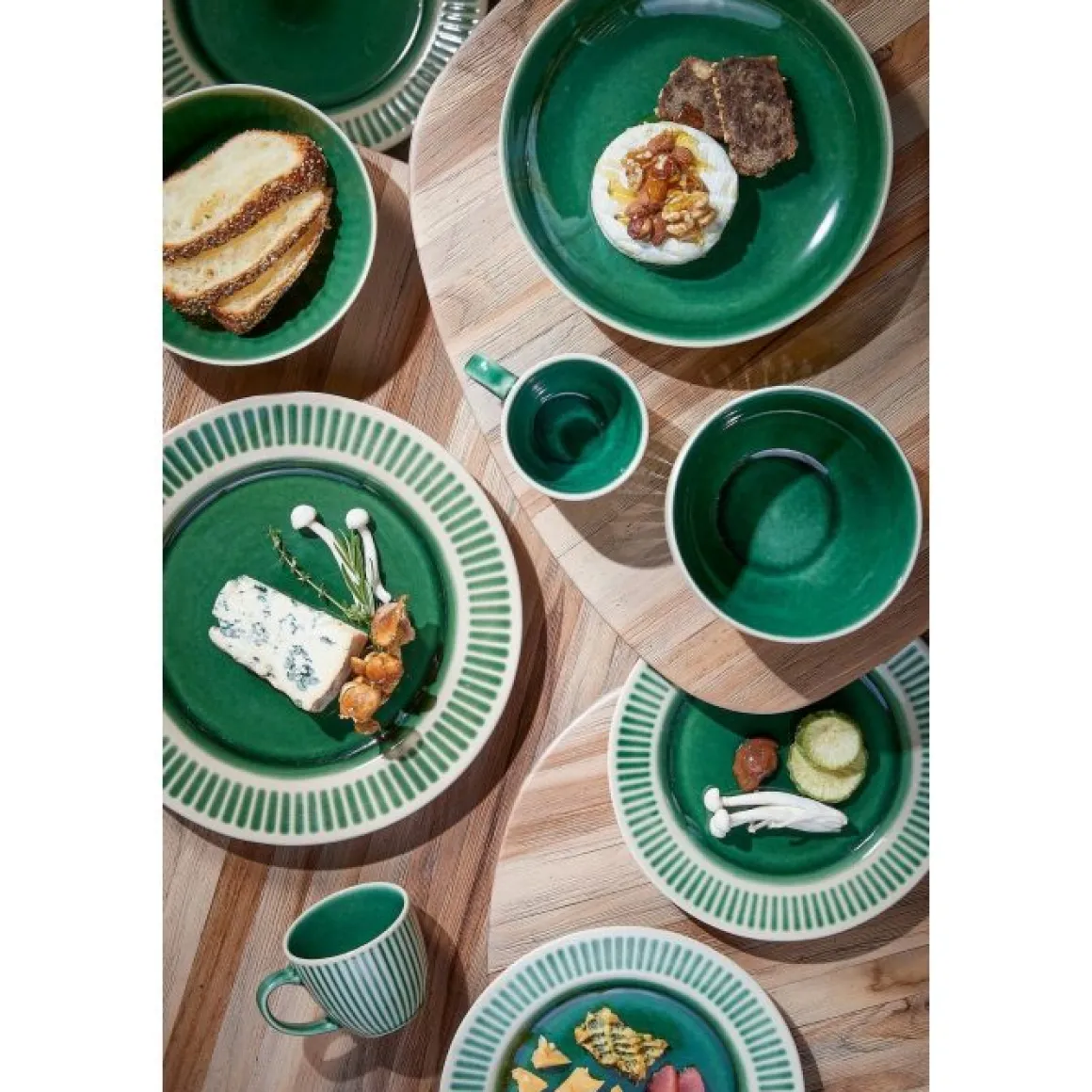 Keramik Teller Elice, Frühstücksteller mit Relief, grün-beige, Ø21,5cm, Mica Decorations