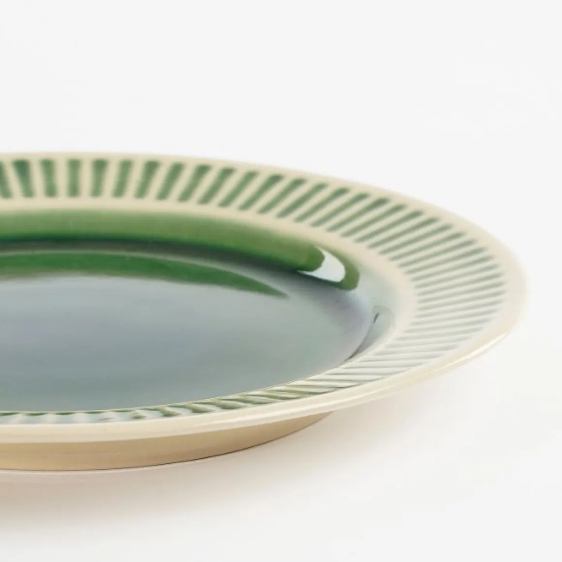 Keramik Teller Elice, Frühstücksteller mit Relief, grün-beige, Ø21,5cm, Mica Decorations