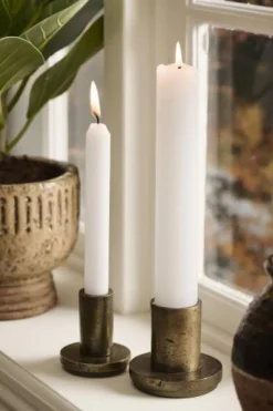 Kerzenhalter Tiza mit Sockel, schlichter rustikaler Kerzenhalter für 3,8cm Stabkerzen, Ib Laursen