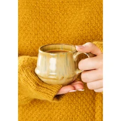 Tasse Kalmar mit Henkel mustard mit blauen Streifen, rustikale Steingut-Tasse, Ib Laursen