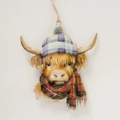 Weihnachtshänger Hochlandrind Muka, Emaillehänger Stier mit Pudelmütze und Schal, Boltze Home Collections