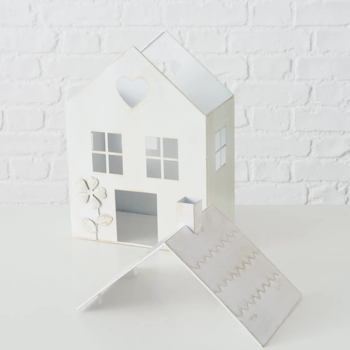 Windlicht Haus Mariele, Metallhaus weiß mit Herz und Blume, 27x35cm, Boltze Home Collections